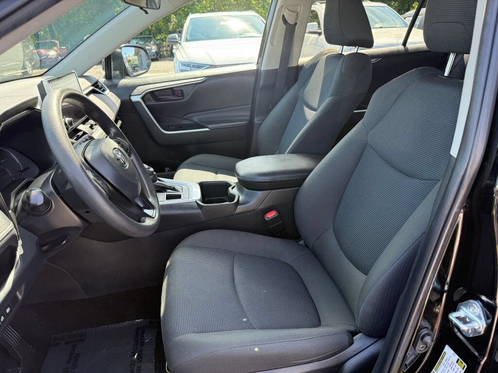 Used 2023 Toyota RAV4 LE AWD/4WD image 10