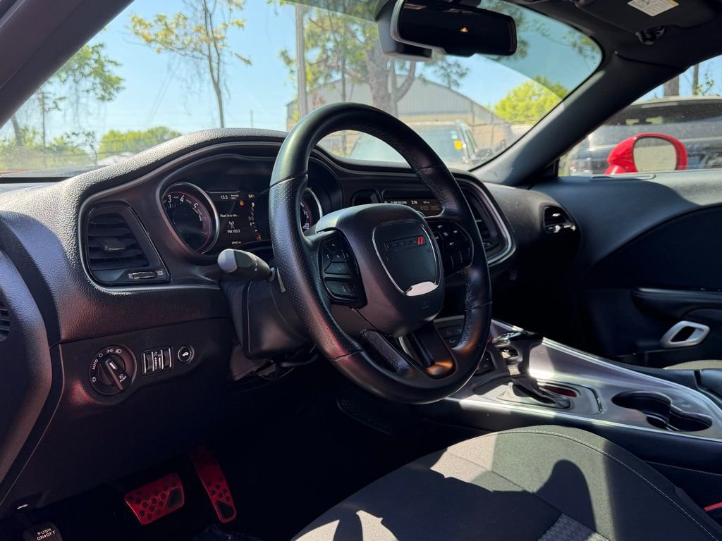 Used 2022 Dodge Challenger R/T RWD image 9
