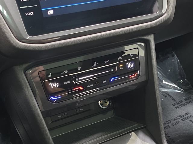 Used 2024 Volkswagen Tiguan SE w/ Panoramic Sunroof Package image 24