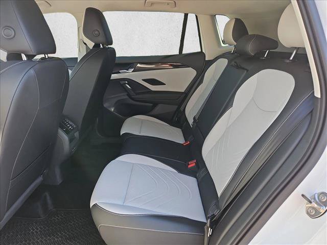 Used 2025 Volkswagen Tiguan SE FWD image 25
