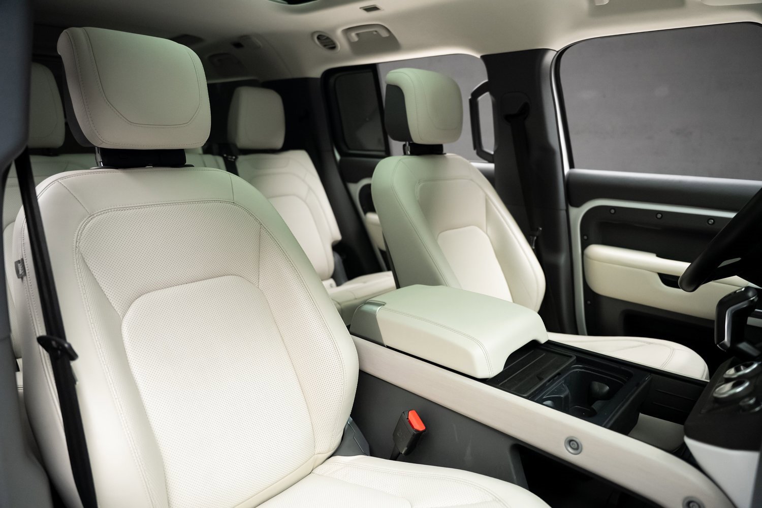 Used 2023 Land Rover Defender 130 First Edition image 63