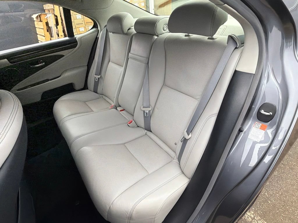 Used 2017 Lexus LS 460 AWD w/ Comfort Package image 12