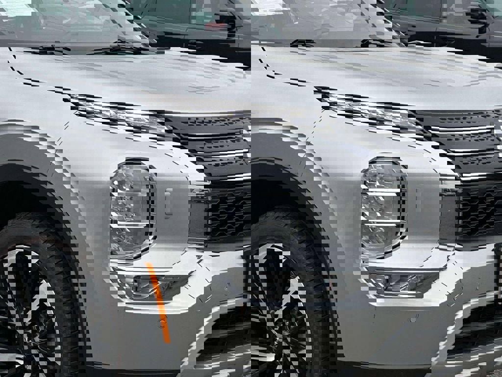 Used 2023 Mitsubishi Outlander SE image 8