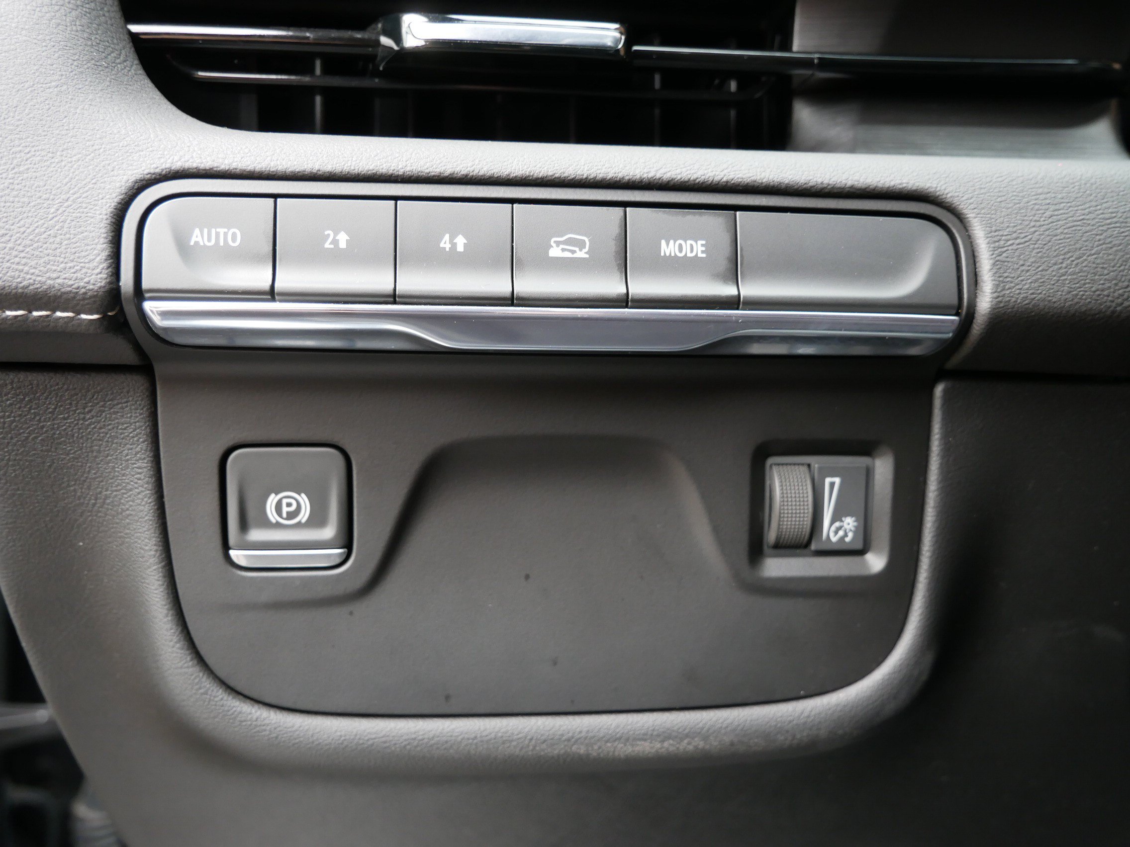Certified 2024 Cadillac Escalade ESV Luxury AWD/4WD image 8