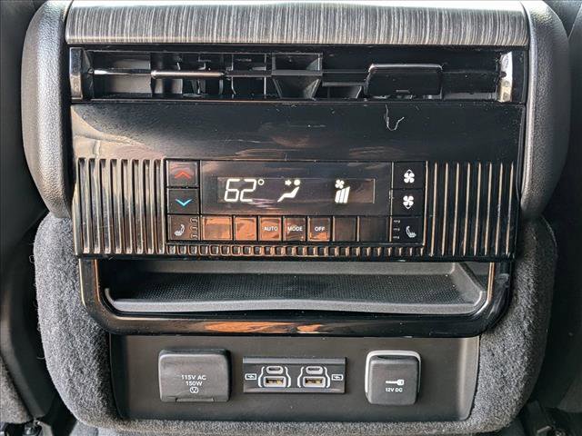 Used 2023 Jeep Wagoneer Series III w/ Preferred Equipment Group image 17