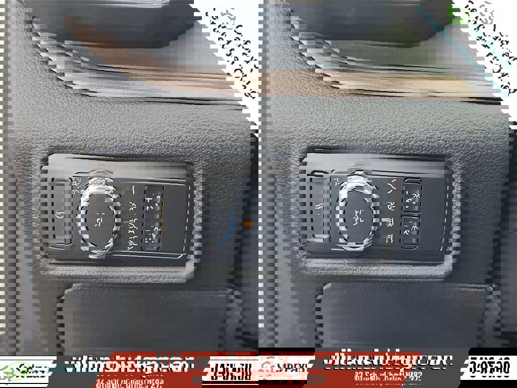 Used 2020 Ford Explorer Limited image 19