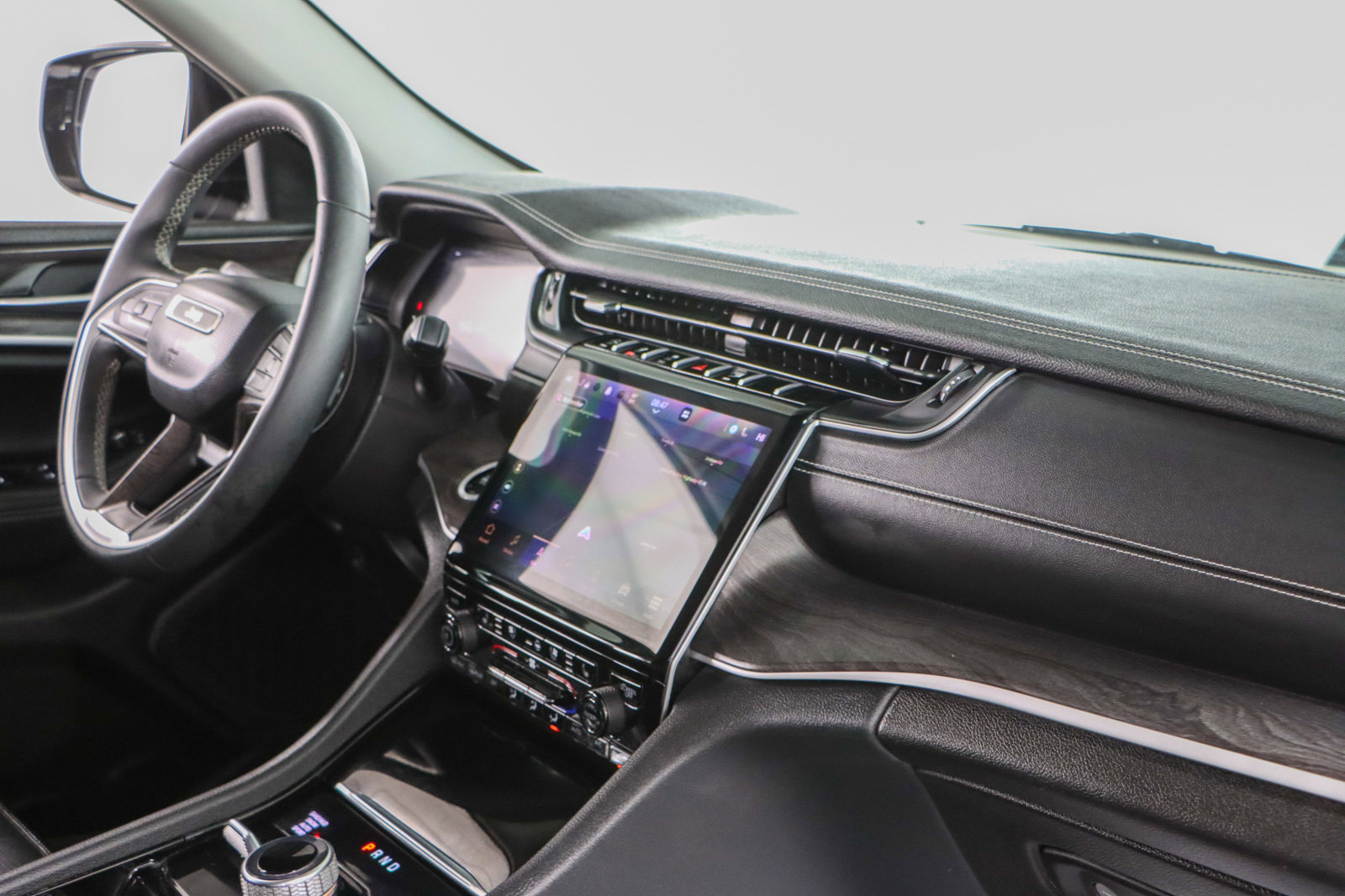 Used 2023 Jeep Grand Cherokee Limited w/ Luxury Tech Group II image 26