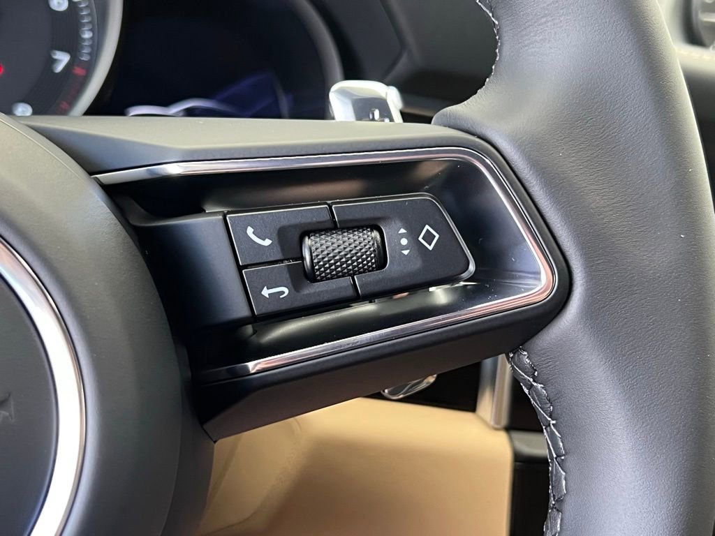 Used 2026 Porsche Macan AWD/4WD image 9