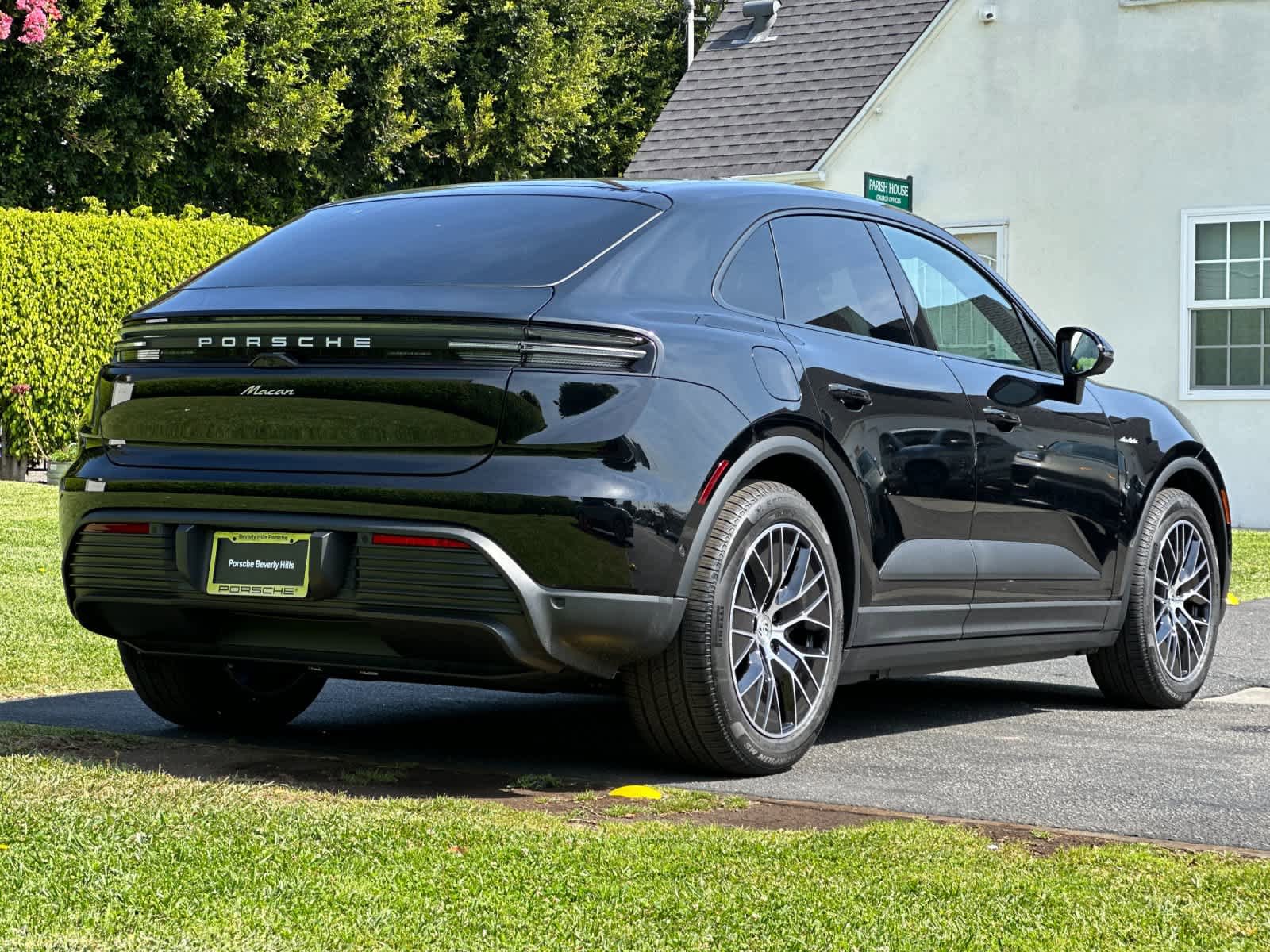New 2026 Porsche Macan Electric RWD image 8