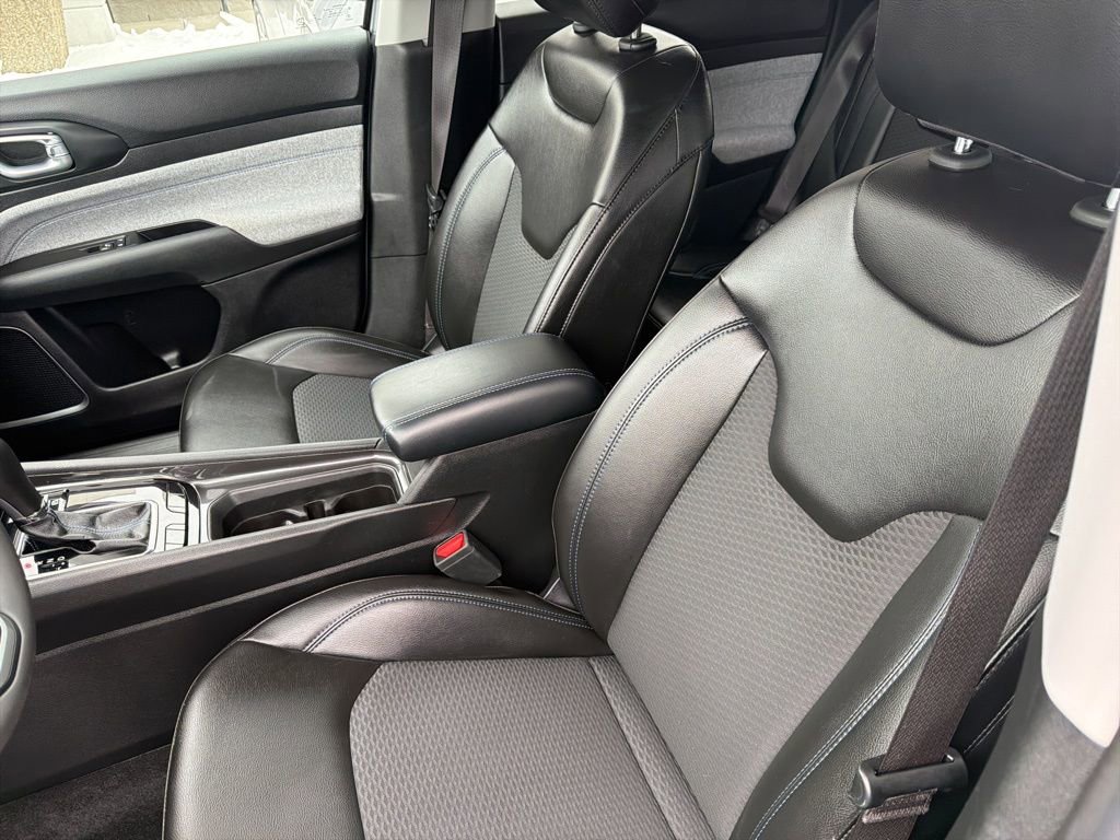 Used 2022 Jeep Compass Latitude image 9