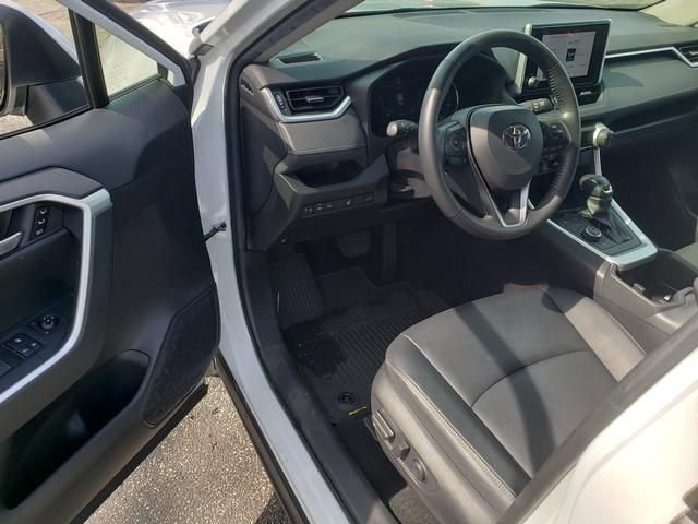 Used 2023 Toyota RAV4 XLE Premium image 10
