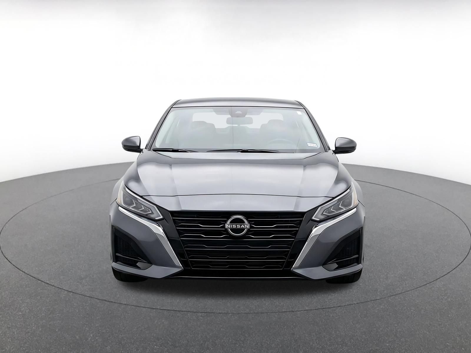 Used 2025 Nissan Altima 2.5 SV FWD image 2