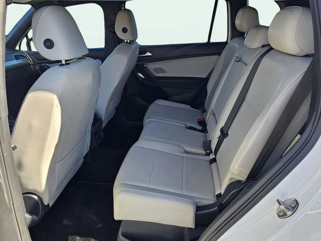 Used 2021 Volkswagen Tiguan SE R-Line image 33