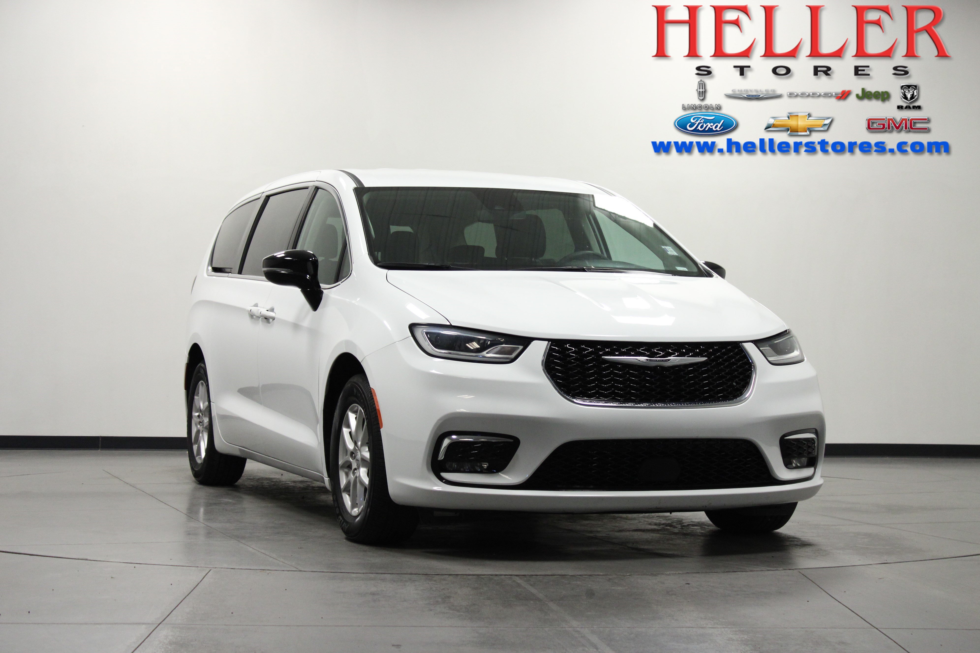 Used 2024 Chrysler Pacifica Touring-L