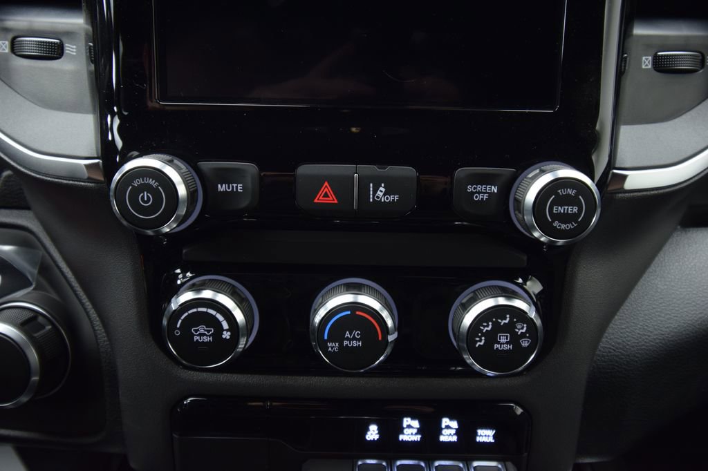New 2026 RAM 1500 4x4 Crew Cab image 21
