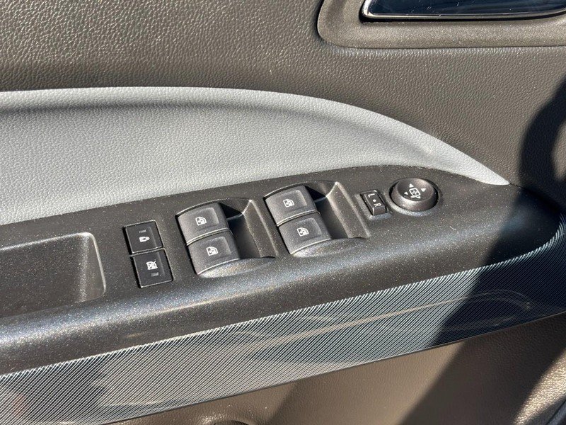 Used 2022 Chevrolet Colorado Z71 AWD/4WD image 16
