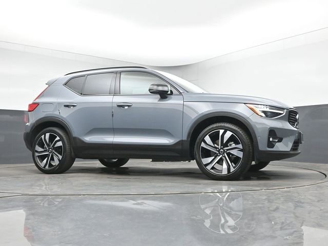Used 2023 Volvo XC40 B5 Plus w/ Protection Package Premier AWD/4WD image 35