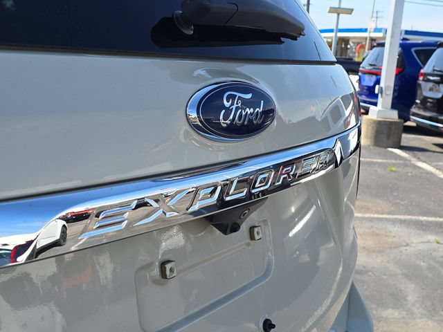 Used 2018 Ford Explorer XLT w/ Equipment Group 202A FWD image 36