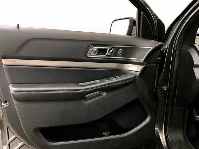 Used 2018 Ford Explorer XLT w/ Equipment Group 202A AWD/4WD image 23
