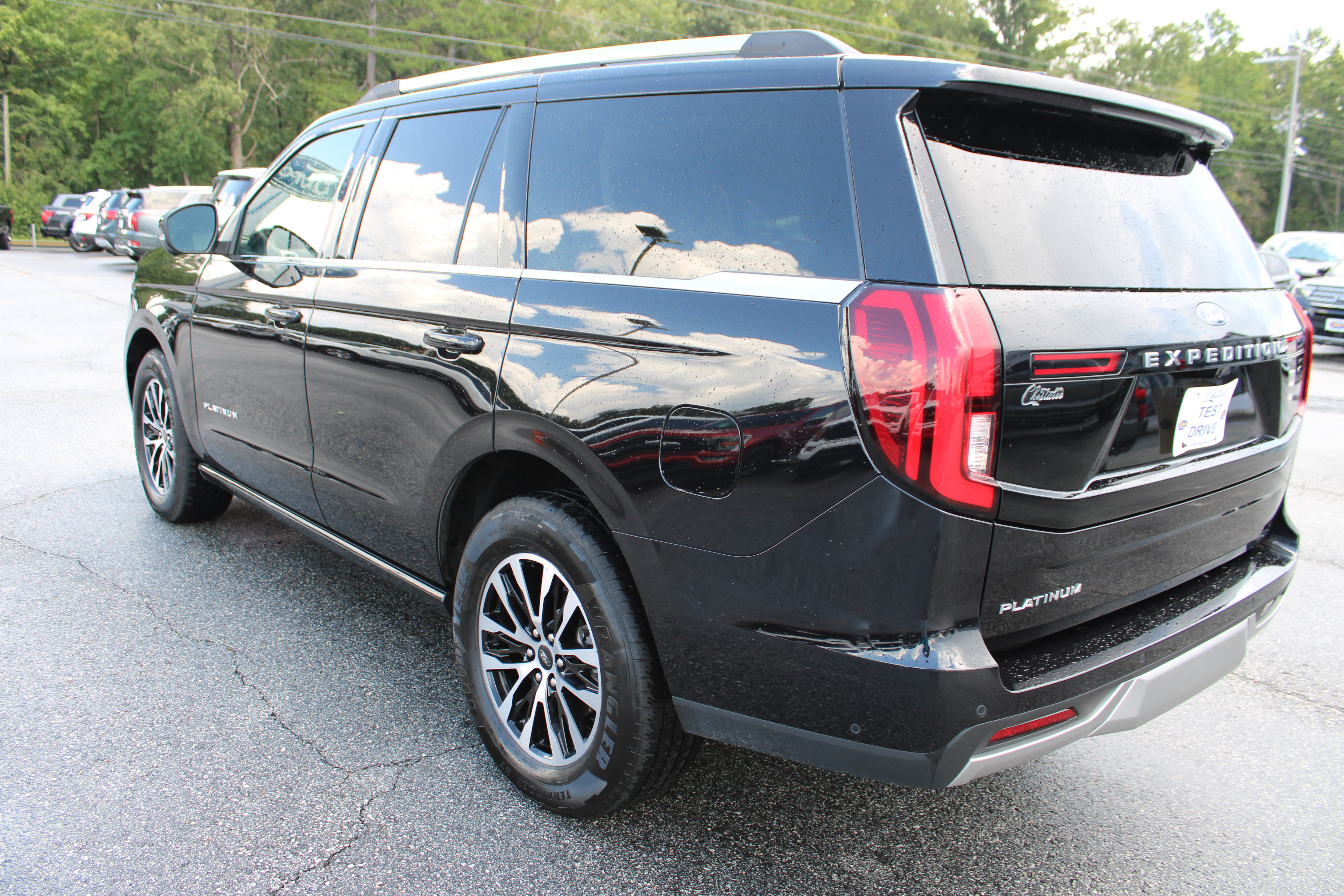 Used 2025 Ford Expedition Platinum AWD/4WD image 8