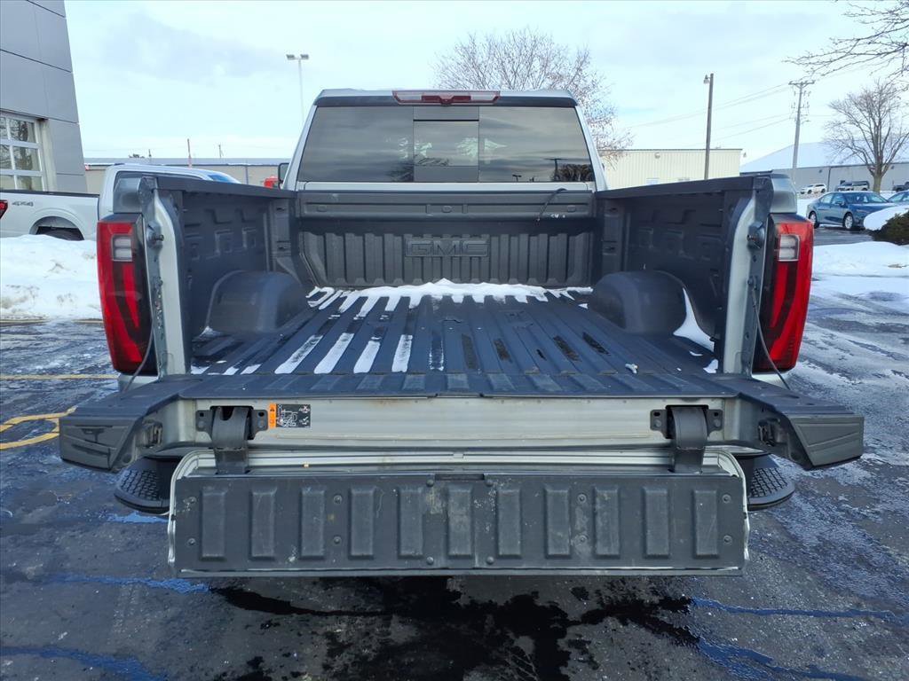 Used 2024 GMC Sierra 2500 SLT w/ SLT Premium Package image 4