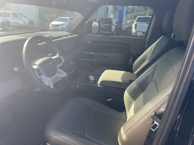 Used 2023 Land Rover Defender 90 S image 30