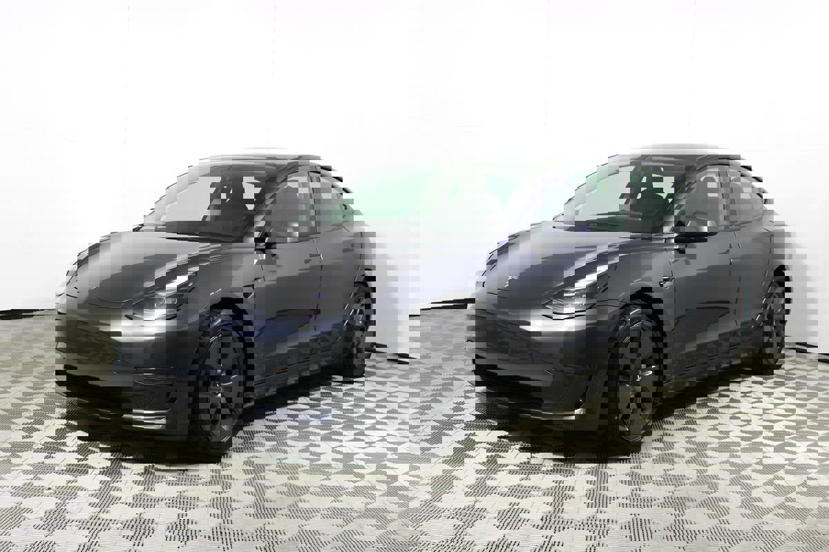 Used 2023 Tesla Model 3 Standard Range image 29