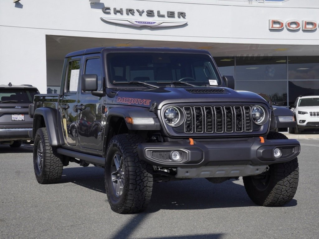 Used 2024 Jeep Gladiator Mojave w/ Convenience Group image 2