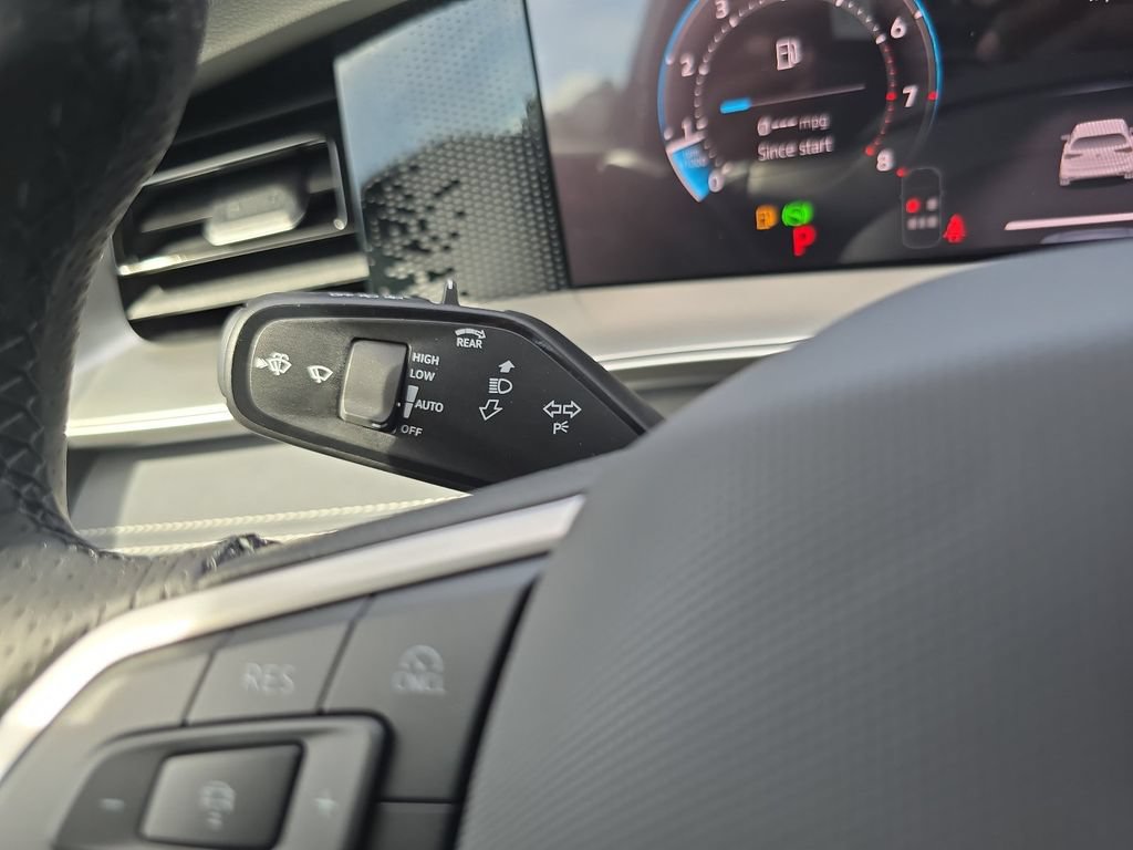 New 2026 Volkswagen Tiguan SE R-Line FWD image 22