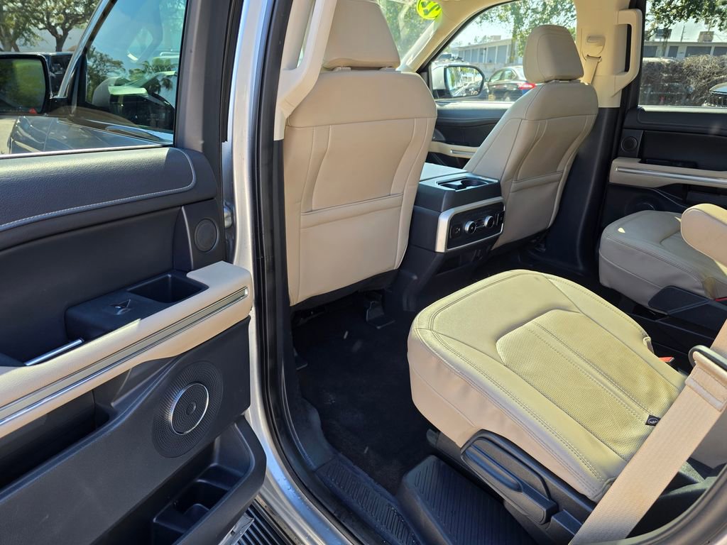 Used 2022 Ford Expedition Limited image 32