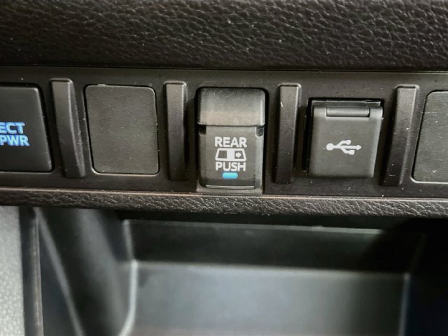 Certified 2023 Toyota Tacoma SR5 AWD/4WD image 38