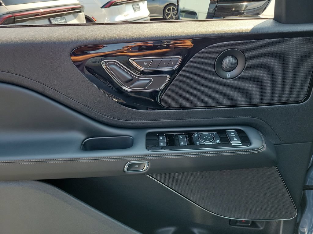 New 2026 Lincoln Aviator AWD image 20