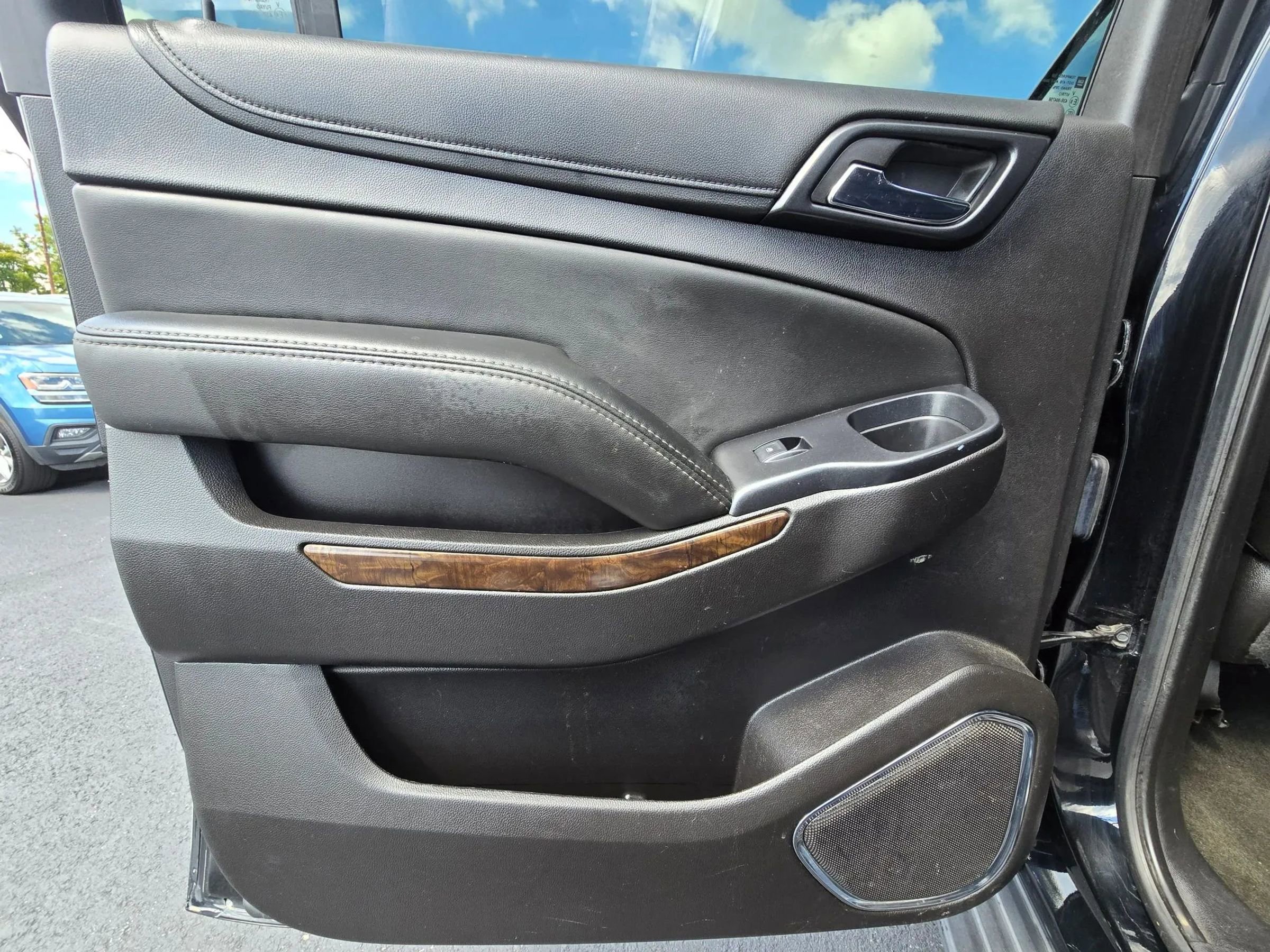 Used 2017 Chevrolet Suburban LT image 13