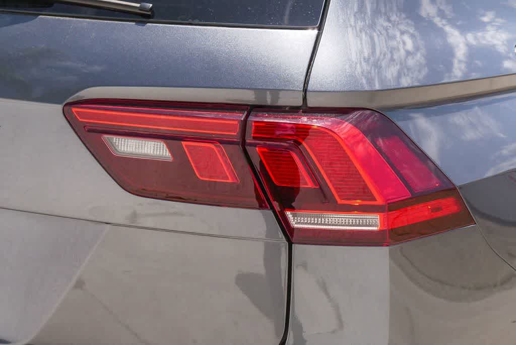 Used 2024 Volkswagen Tiguan SE R-Line FWD image 10