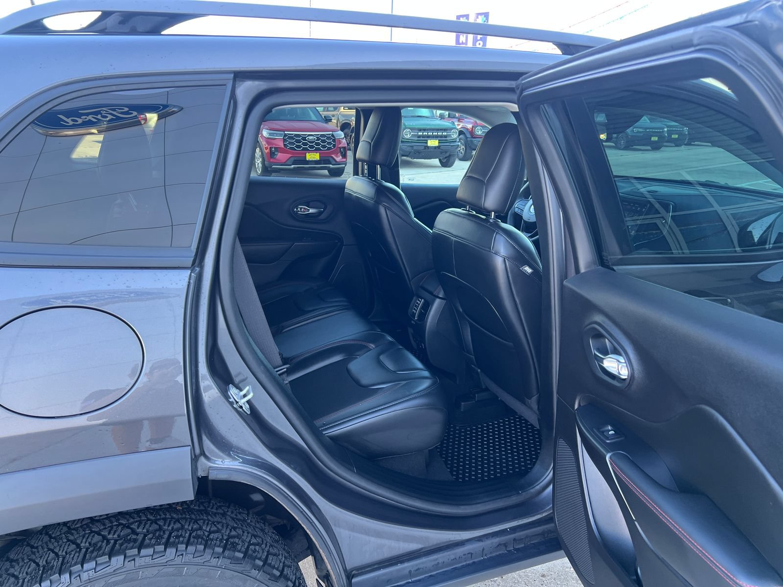 Used 2020 Jeep Cherokee Trailhawk AWD/4WD image 14