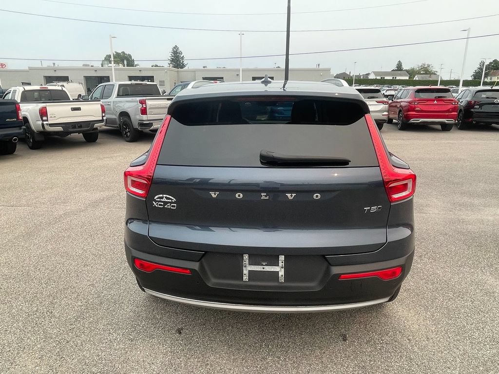 Used 2022 Volvo XC40 T5 Momentum AWD/4WD image 6