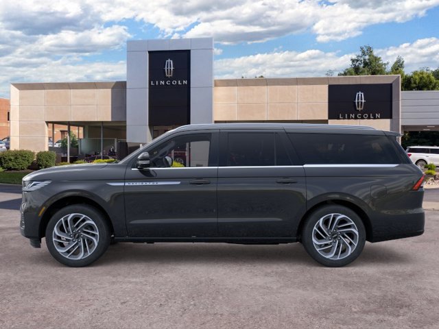 New 2025 Lincoln Navigator L Reserve AWD/4WD image 4