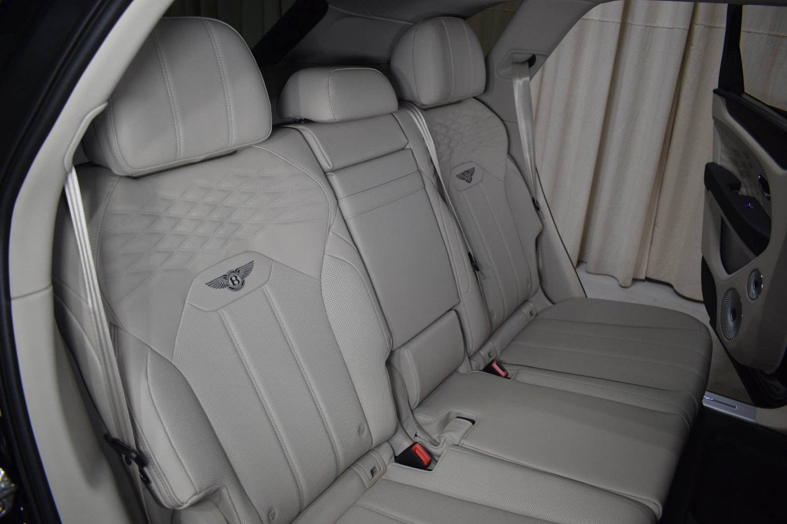 New 2025 Bentley Bentayga AWD/4WD image 19