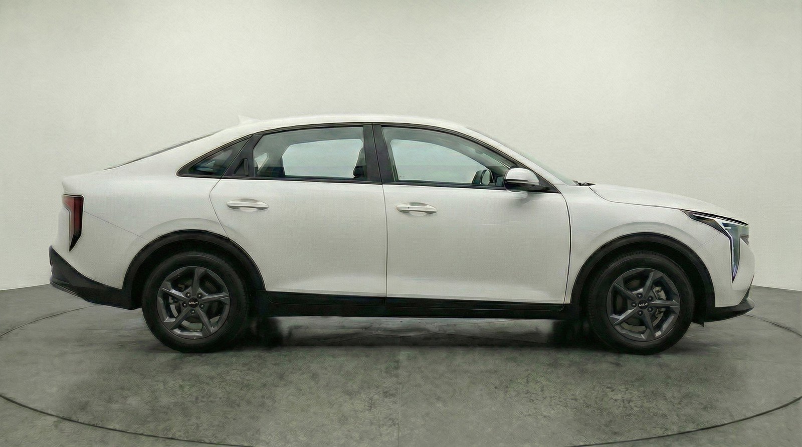 Used 2025 Kia K4 image 11