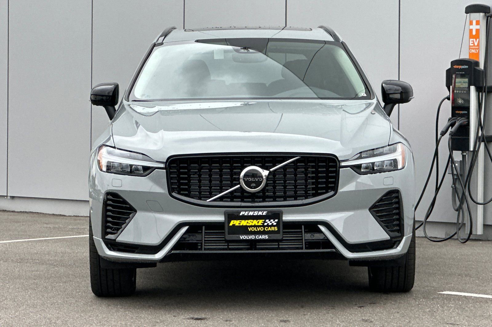 New 2025 Volvo XC60 T8 Plus w/ Protection Package Premier AWD/4WD image 8
