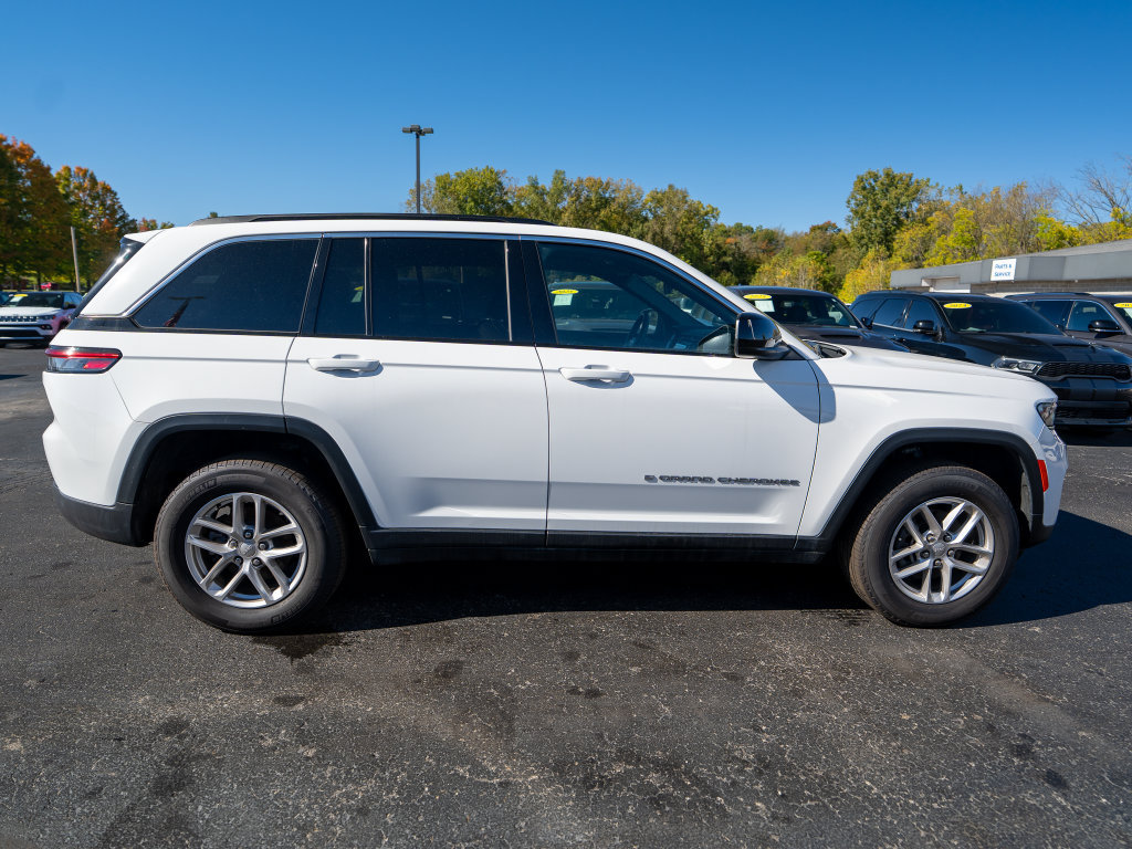 Used 2025 Jeep Grand Cherokee Laredo X AWD/4WD image 10