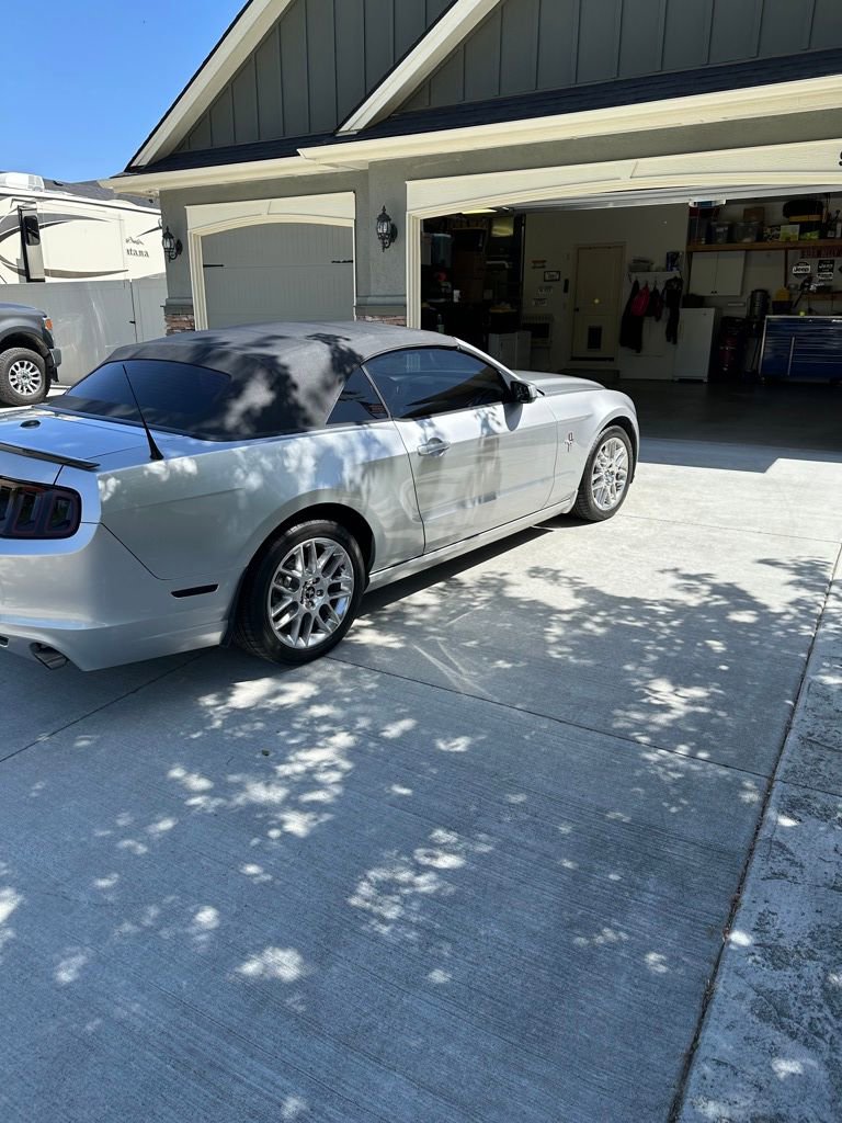 Used 2013 Ford Mustang Premium RWD image 3