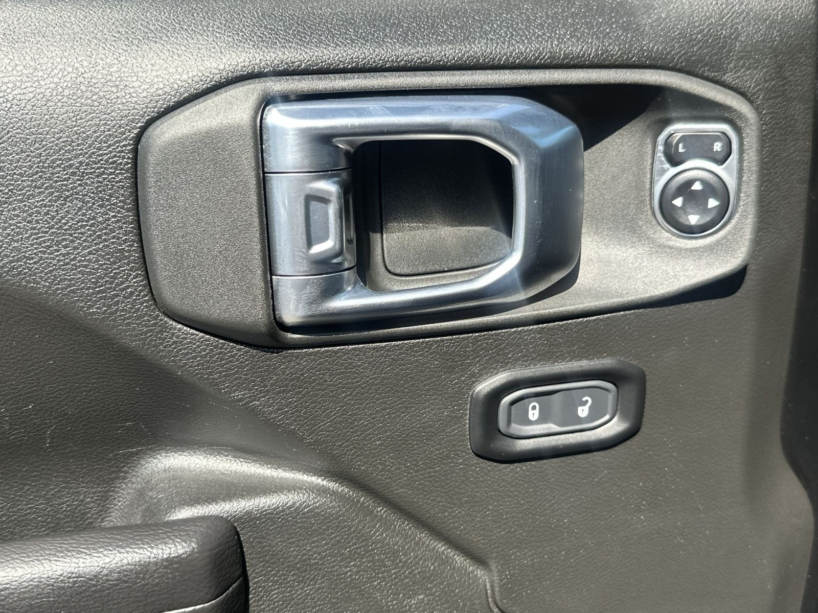 Used 2023 Jeep Gladiator Sport AWD/4WD image 23