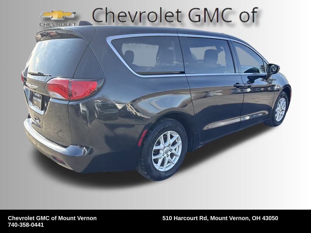 Used 2017 Chrysler Pacifica Touring image 5