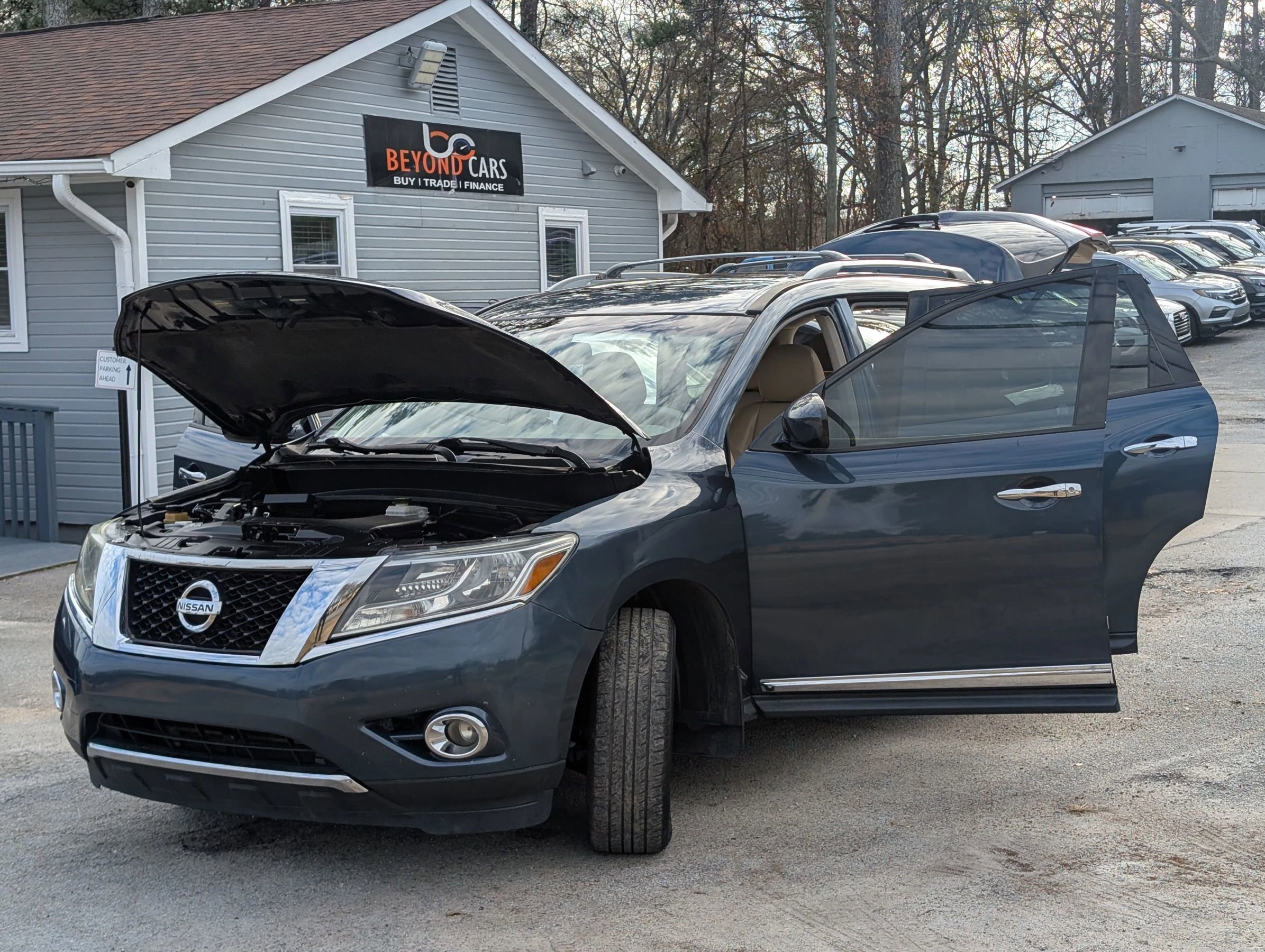 Used 2014 Nissan Pathfinder SL w/ SL Premium Package FWD image 12