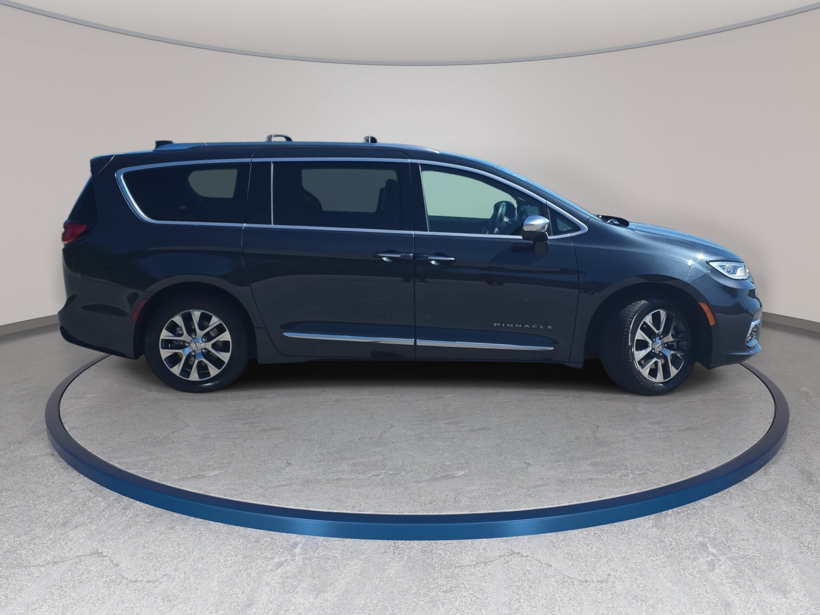 Used 2021 Chrysler Pacifica Pinnacle FWD image 4