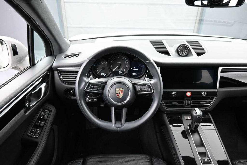 Certified 2023 Porsche Macan Turbo AWD/4WD image 17