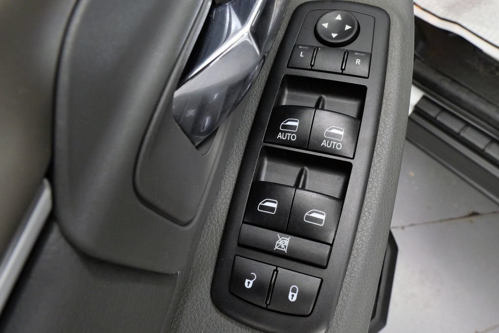 Used 2019 RAM 1500 Classic SLT AWD/4WD image 13