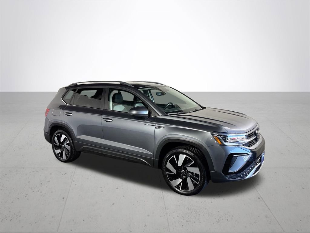 Certified 2023 Volkswagen Taos SEL image 4