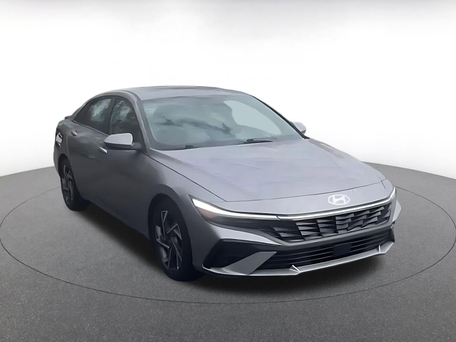 Used 2025 Hyundai Elantra SEL image 3